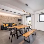 Nemesis Luxury Apartamento Apolpaina