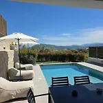 Nemesis Luxury Apartamento Apolpaina