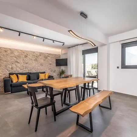 Nemesis Luxury Apartmán Apolpaina